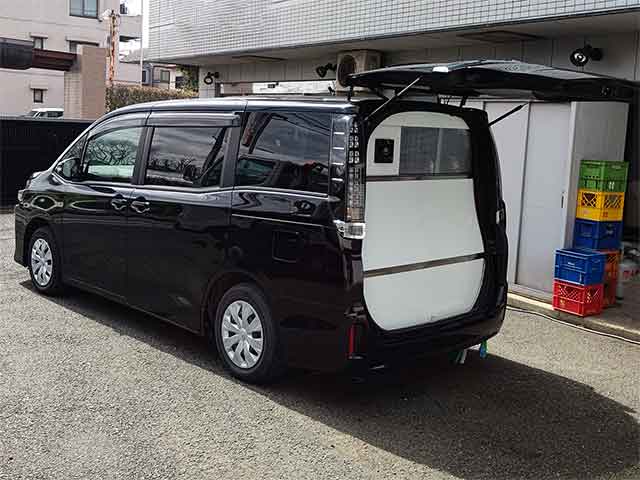 Healthywinestyle様キッチンカー 背面