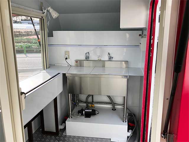 東京肉骨茶様キッチンカー 車両内部