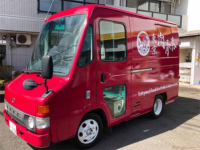 東京肉骨茶様キッチンカー 側面