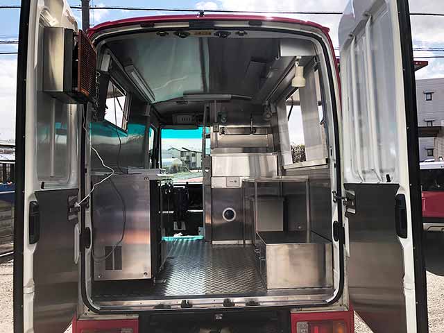 東京肉骨茶様キッチンカー 車両内部