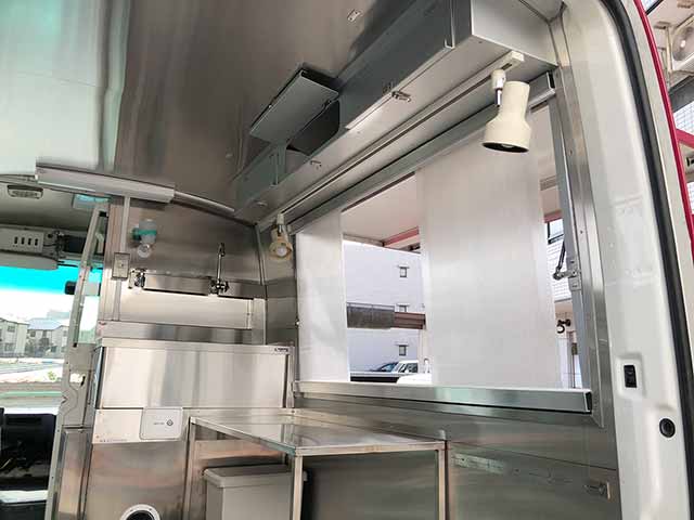 東京肉骨茶様キッチンカー 車両内部