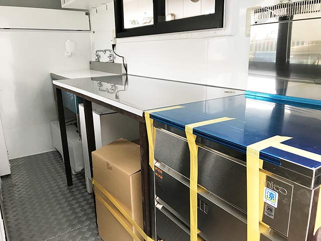 bistro hiro 様キッチンカー 車両内部