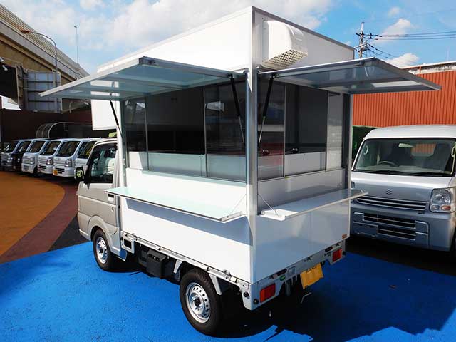 近石様キッチンカー 背面〜販売面