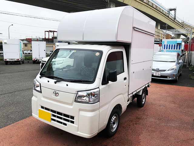 ファビュラボ様キッチンカー 正面〜販売面