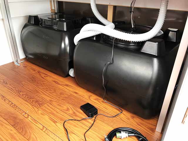 ファビュラボ様キッチンカー 上下水道タンク