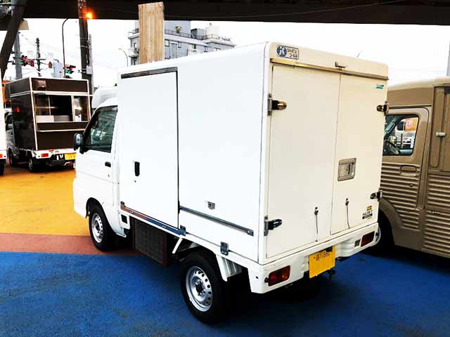 食品メーカー様冷蔵車 背面