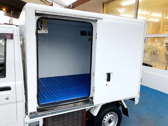 食品メーカー様冷蔵車 助手席側スライドドア