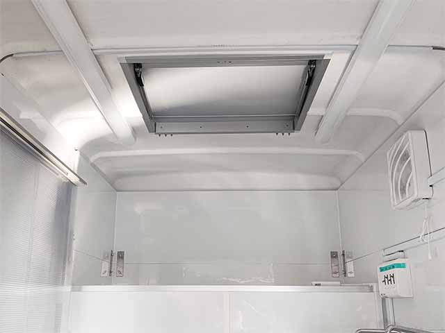 Food truck studio..様キッチンカー 換気用天窓