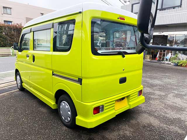 グリーンカフェ様キッチンカー 背面〜販売面