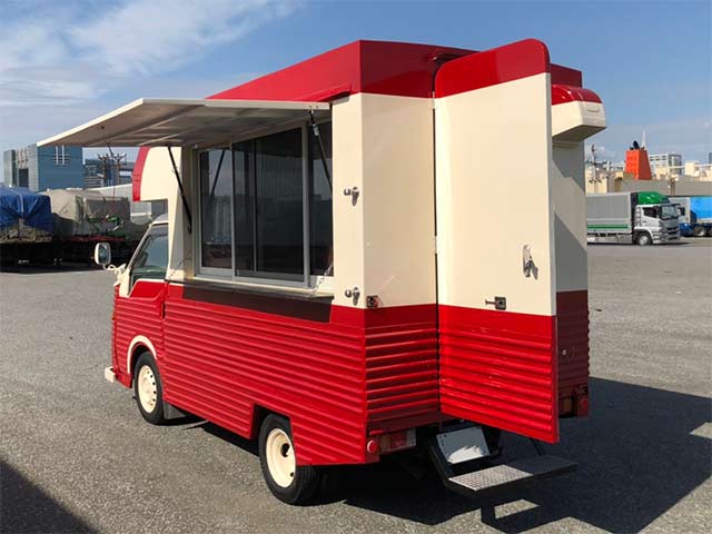 Griezmann様キッチンカー 販売面と背面（ラッピング前）