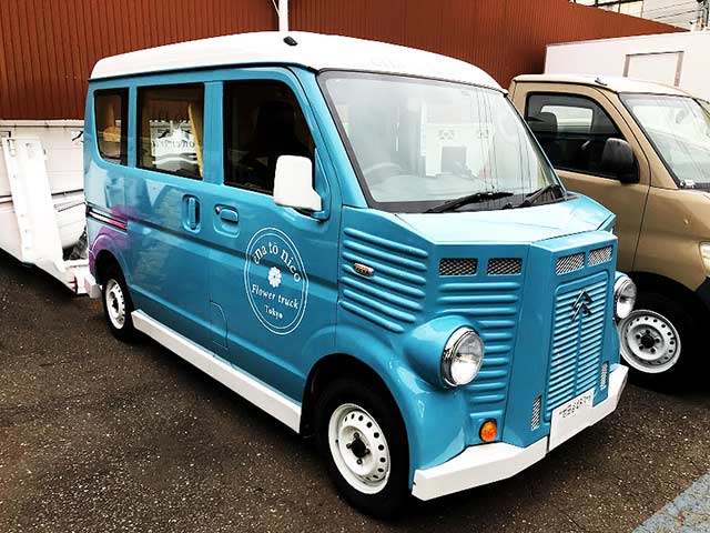 林様移動販売車 運転席側