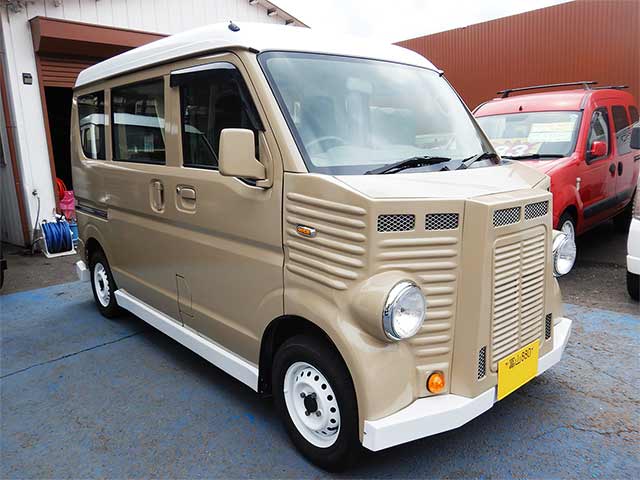 市山様キッチンカー 正面〜運転席側