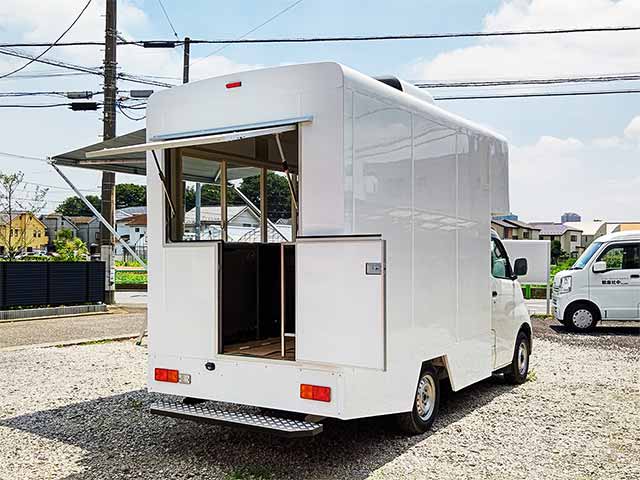 飲食店様キッチンカー 背面