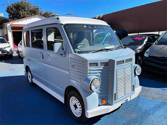 石川様キッチンカー 正面〜運転席側