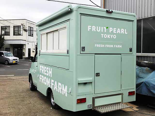 加藤農園様キッチンカー 背面〜販売面