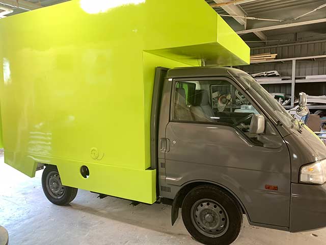 日比谷松本楼様キッチンカー 運転席側