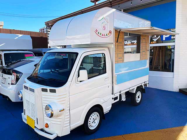 奈良様キッチンカー 正面〜販売面