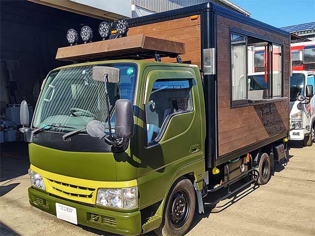 日暮里BASE様キッチンカー 正面〜販売面