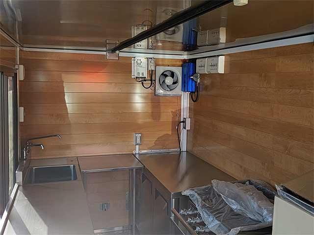 日暮里BASE様キッチンカー 車両内部