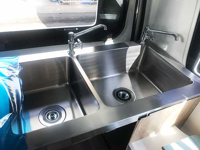 飲食店様キッチンカー　2層シンク