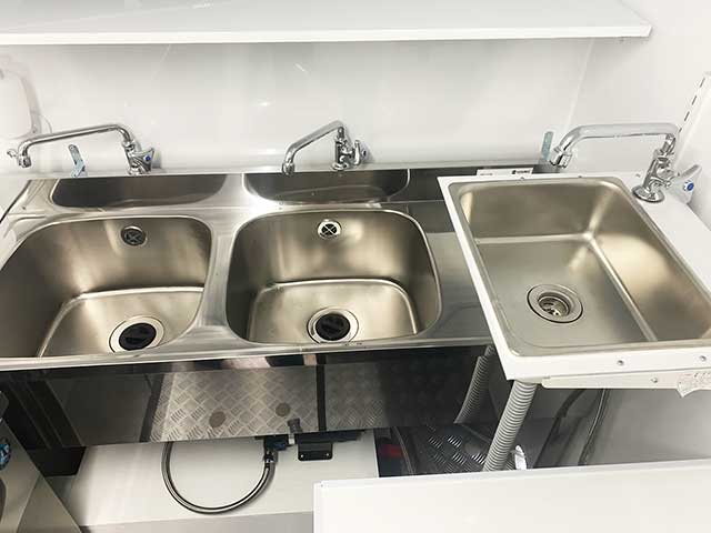 Bakery Tonnon様キッチンカー 2槽シンク＋手洗い