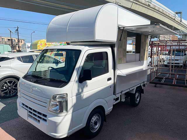 安田様キッチンカー 正面〜販売面