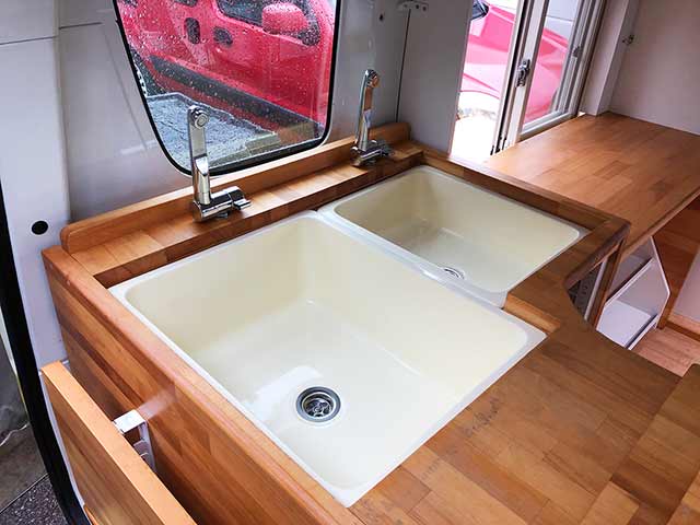 ヨガインストラクター様キッチンカー 2槽シンク