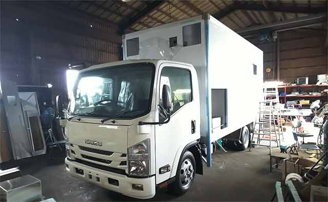 キッチンカー製作風景