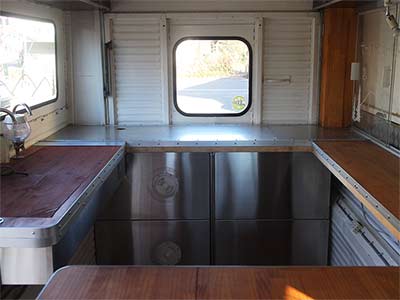 車内全体 前部から