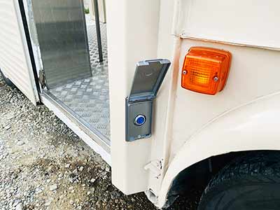 外部電源引き込み口