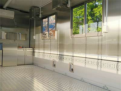 シンプル構造の車内 レイアウト自由自在