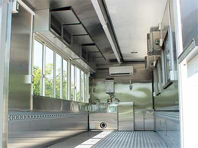  広々とした車内 