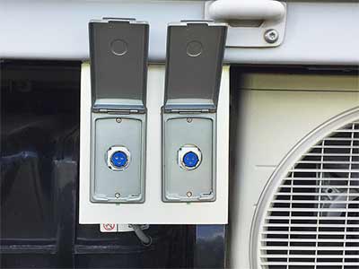  外部電源引き込み口 