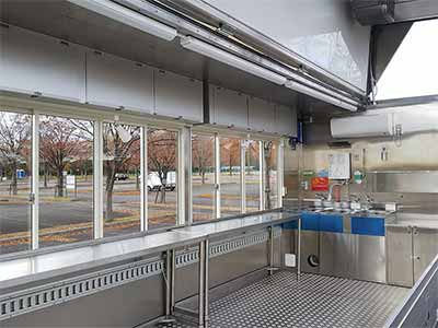  広々とした車内 